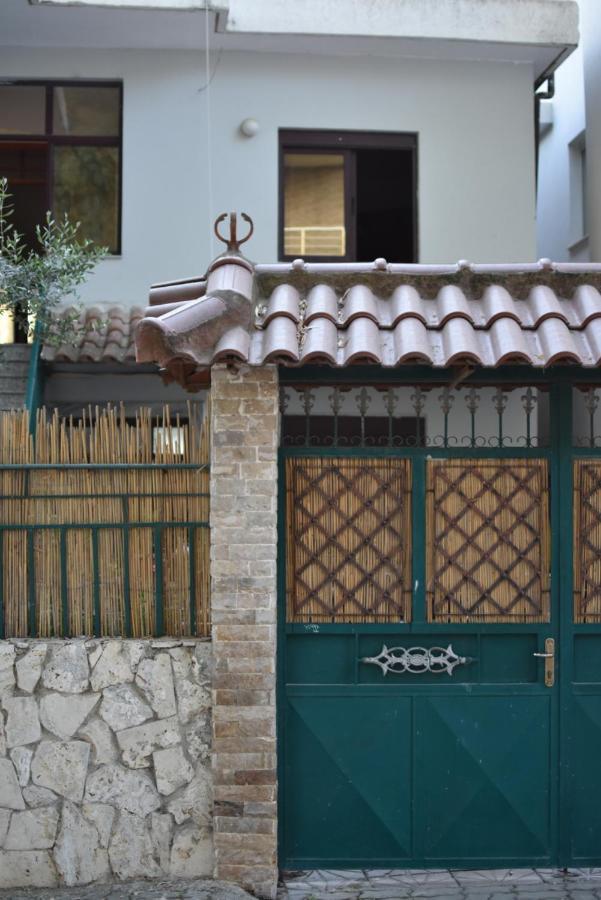 Private Apartment At Guest House Hektor & Aferdita Vlorë Exterior foto
